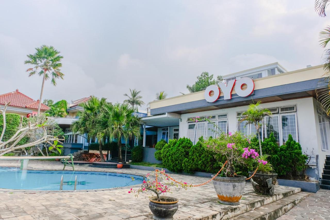 Oyo 803 Toetie Hotel Batu  Eksteriør bilde