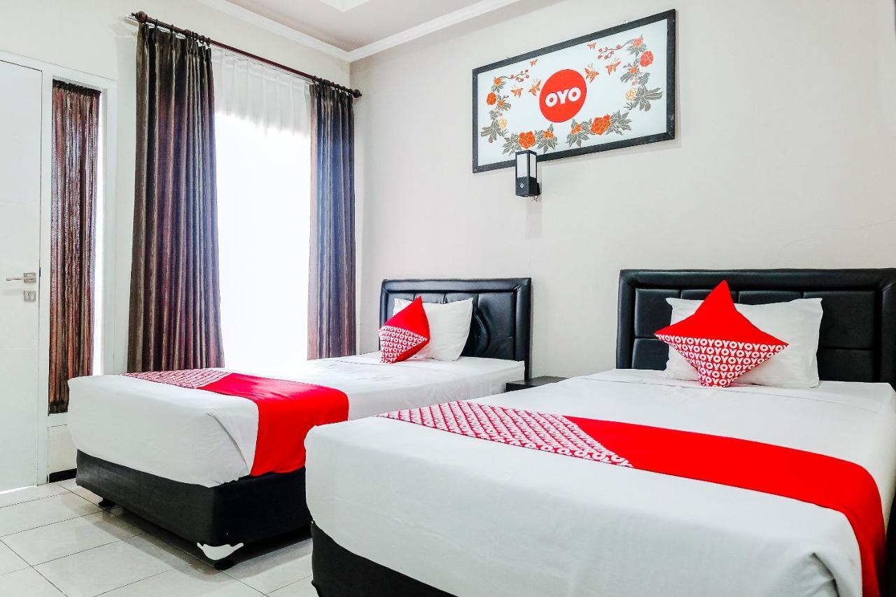 Oyo 803 Toetie Hotel Batu  Eksteriør bilde